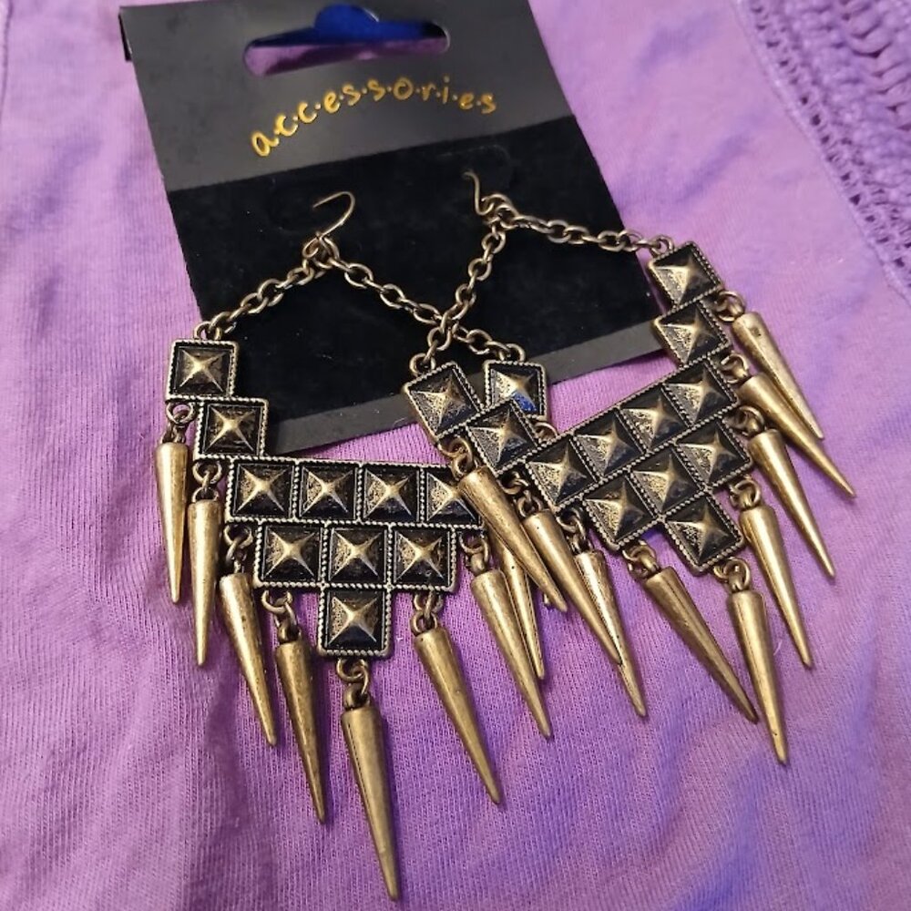 Nwt Antiqued Bronze Chain & Pyramid stud Drop dangle Earrings Punk Rave RockRoll
